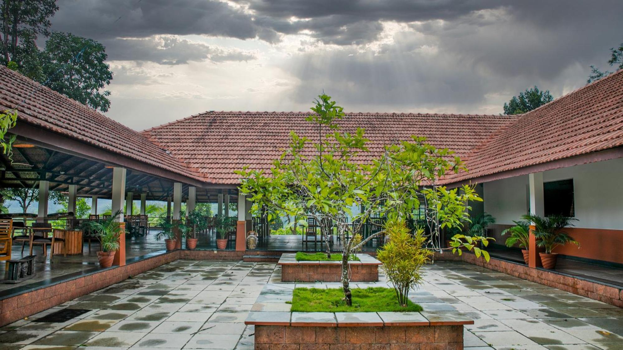 Pranavam Resort & Spa Tariyod Esterno foto